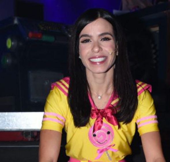 מיכל הקטנה דחפה את ילדיה לתוך עוגה - ומתנצלת: "לוקחת אחריות"