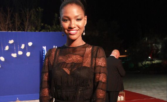 טיטי איינאו משיבה אש לדוגמניות שיצאו כנגד מיס יוניברס