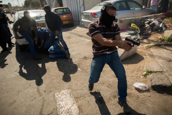 מסתערבים מבקשים חילוץ בקשר מתוך כפר בדואי |צפו