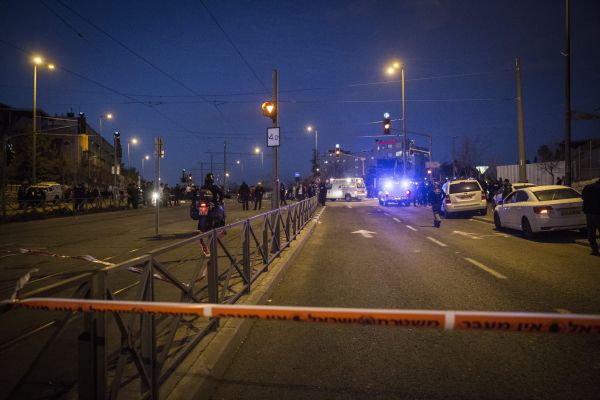 תלמידים הותקפו על ידי ערבים; המורה ירה באוויר