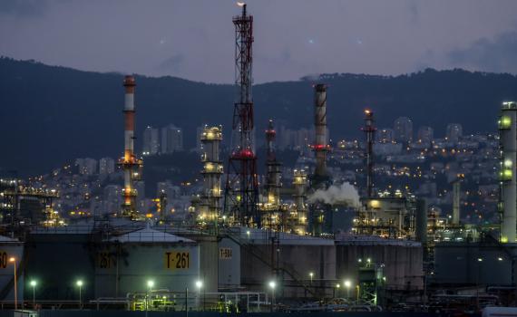 היום בהיסטוריה: הטבח בעובדי בתי הזיקוק