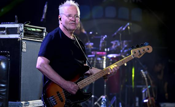 זהו זה במחווה לאלון אולארצ'יק