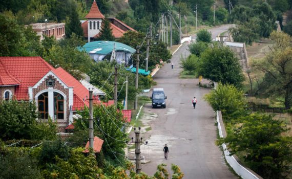 המדינה הענייה קורסת: היהודים נרתמו לעזור