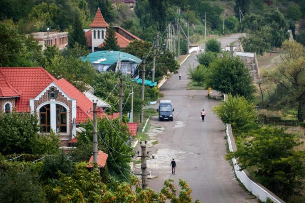 המדינה הענייה קורסת: היהודים נרתמו לעזור