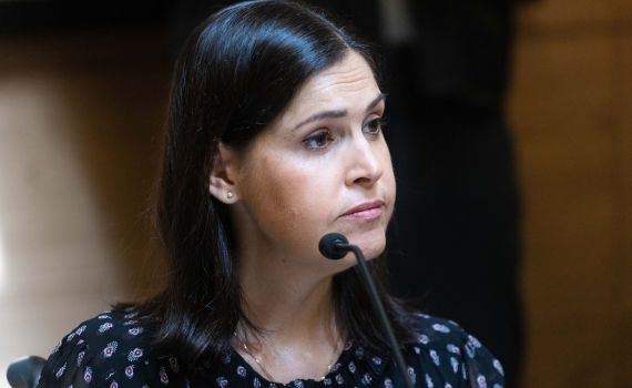 קארין אלהרר עוצרת את פיתוח חיפוש הגז הטבעי