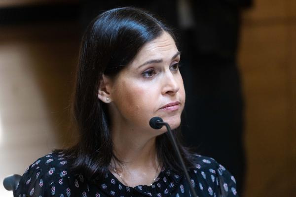 קארין אלהרר עוצרת את פיתוח חיפוש הגז הטבעי