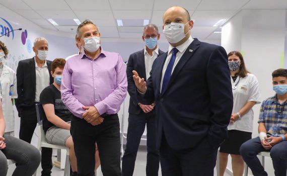 בדרך לעוד הגבלות? בנט כינס דיון במשרד הבריאות