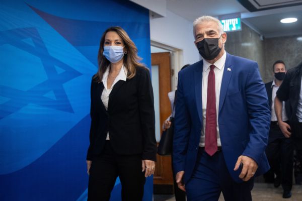 יאיר לפיד: "מביע אמון מלא בשרה שאשא ביטון"