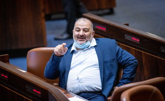 בעקבות איומים: אבטחה הוצמדה למנסור עבאס