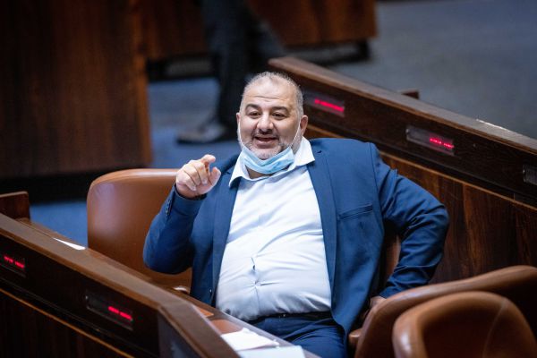 בעקבות איומים: אבטחה הוצמדה למנסור עבאס