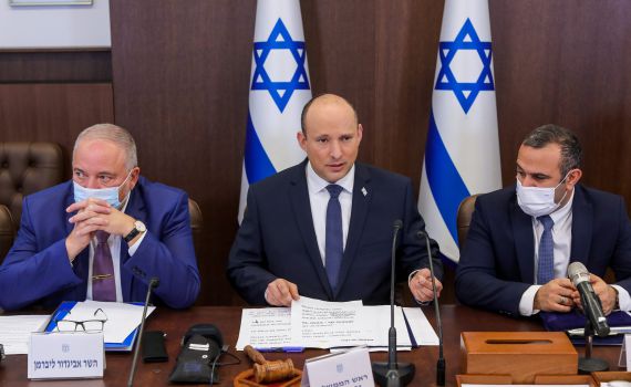 בנט: "מי שמכוון טילים לעבר ישראל נושא באחריות"