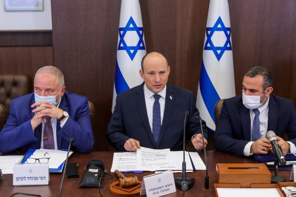 בנט: "מי שמכוון טילים לעבר ישראל נושא באחריות"