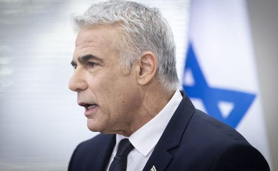 היחסים מתחממים: לפיד שוחח עם שר החוץ הטורקי