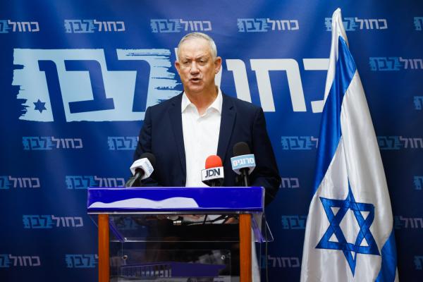 גנץ מגיב לביקורת: "כך אמשיך לפעול"