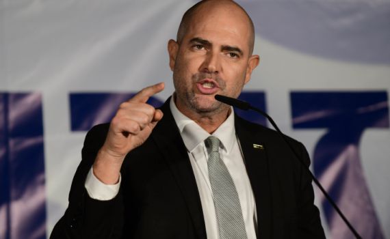 אמיר אוחנה לבר לב: "תשתה מים קרים"