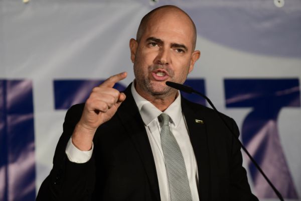 אמיר אוחנה לבר לב: "תשתה מים קרים"