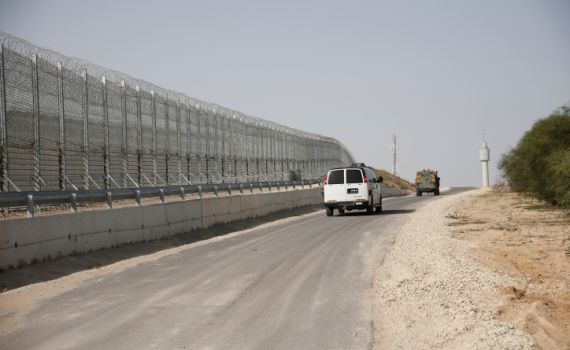 אזרח נפצע מירי צלפים מתוך רצועת עזה סמוך לגדר