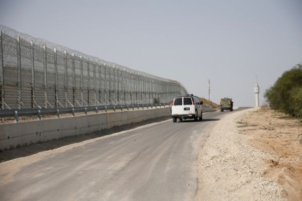 אזרח נפצע מירי צלפים מתוך רצועת עזה סמוך לגדר