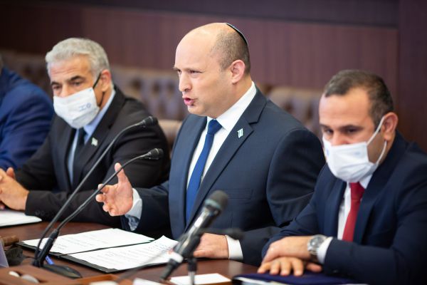 בנט בקבינט הקורונה: אנחנו לא יכולים למנוע את הגל