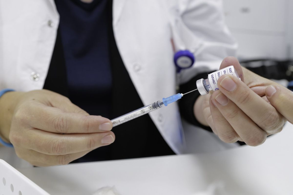 אושר חיסון רביעי לבני 18 ומעלה עם מחלות רקע