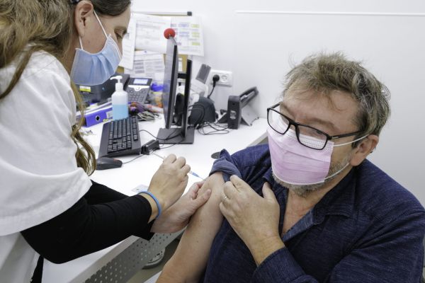 מעל גיל 60? אל תיקחו סיכון, הירשמו לקבל חיסון