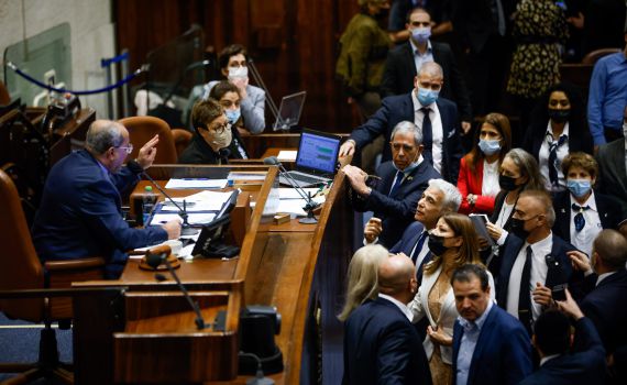 חוק לעידוד חיסונים עבר: קארה הבריז מההצבעה