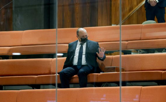 למרות הבידוד לאומיקרון: בנט יגיע לדיון במליאה