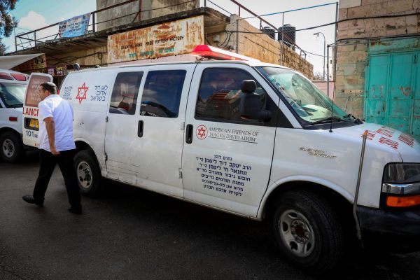 החייאה על פעוט שאיבד את ההכרה בחיפה; מצבו אנוש