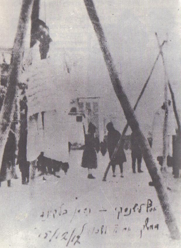 היום בהיסטוריה: העלאת גופותיהם של בלקינד ולישנסקי