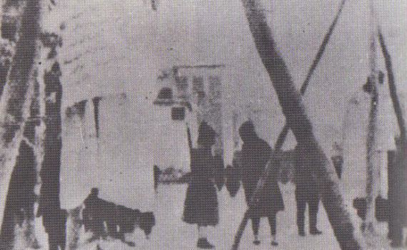 היום בהיסטוריה: העלאת גופותיהם של בלקינד ולישנסקי