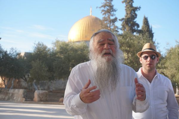 צפו: ראשי ישיבת הר עציון בהר הבית בחנוכה