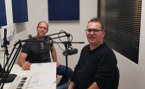 "יש מגמה של עיסוק ביהדות": צוללים עם חוקר הספרות אריק גלסנר