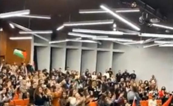 צפו: רוקדים עם דגלי פלסטין בתוך אוניברסיטת תל אביב