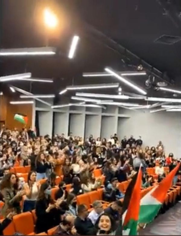 צפו: רוקדים עם דגלי פלסטין בתוך אוניברסיטת תל אביב