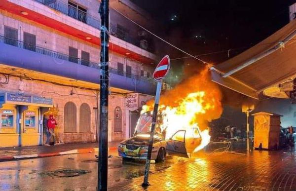 כמעט לינץ': ערבים התנפלו על רכב ישראלי ברמאללה