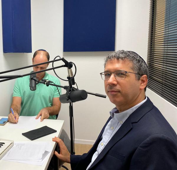 "המיינסטרים הישראלי נהיה מסורתי": צוללים עם הרב חיים נבון