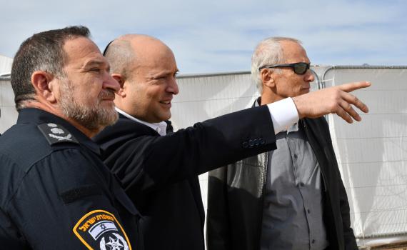 בנט בדרום: "אנחנו עוברים מהגנה להתקפה"