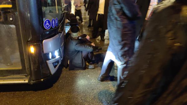 עשרות חרדים חסמו את צומת בר אילן