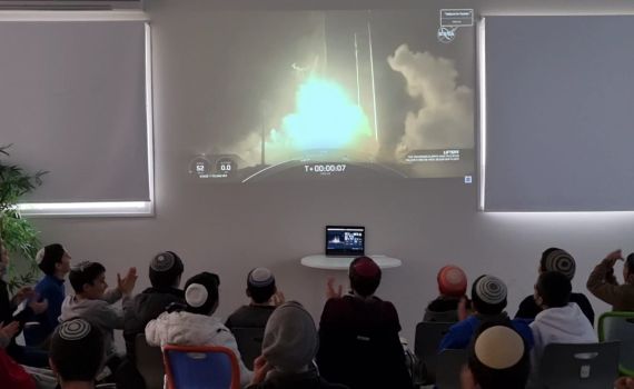 כבוד: הניסוי של תלמידי הישיבה שוגר לחלל • צפו