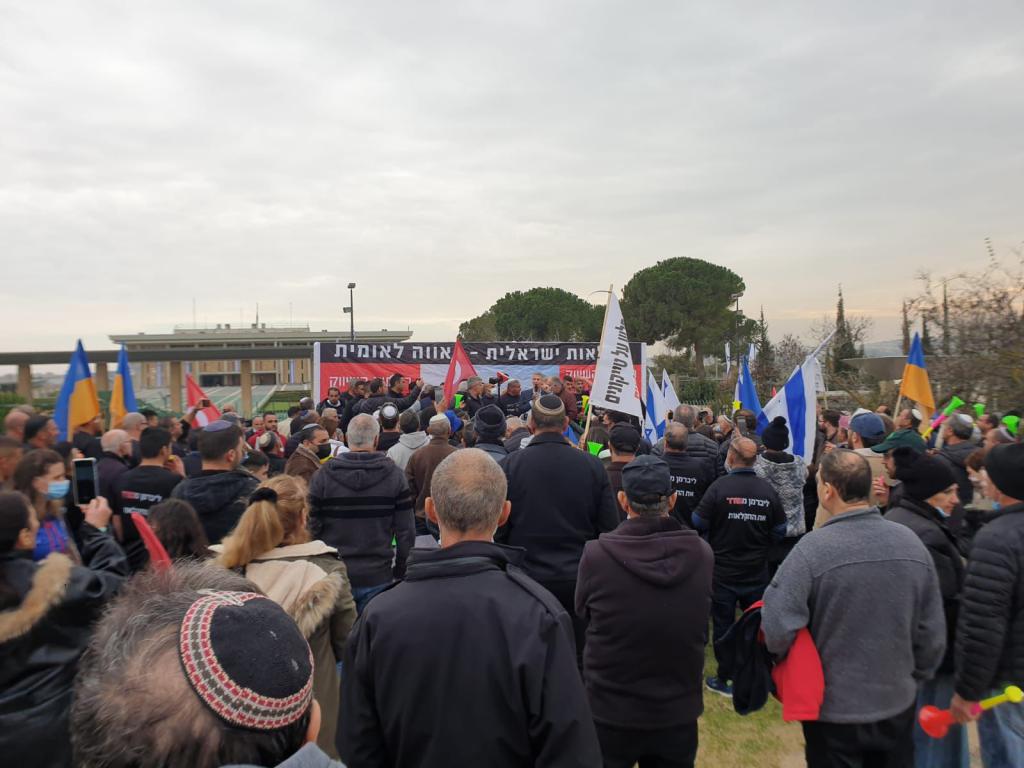 הפגנת החקלאים: "אנחנו כיפת הברזל האנושית"