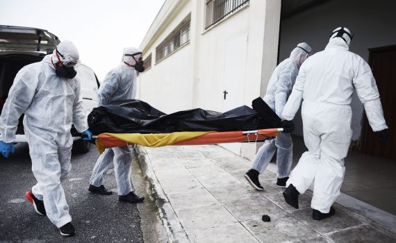 עוד מדינה מדווחת על מקרה ראשון של מוות מאומיקרון