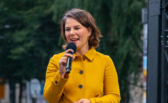 בפעם החמישית: שרת החוץ של גרמניה נחתה בישראל