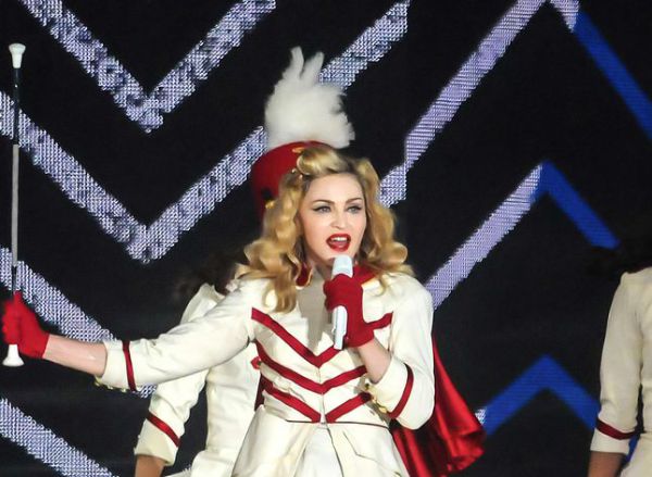 היא חוזרת: הזמרת הבינלאומית תחגוג שבועות בישראל