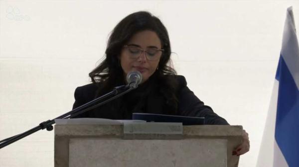 צפו: איילת שקד נחנקת מדמעות בהספד למרים נאור