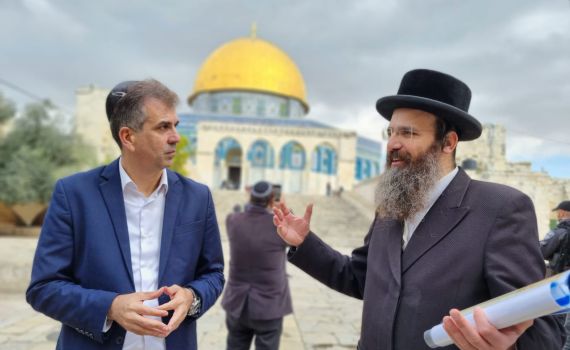 לראשונה: ח"כ הדריך קבוצה גדולה בהר הבית