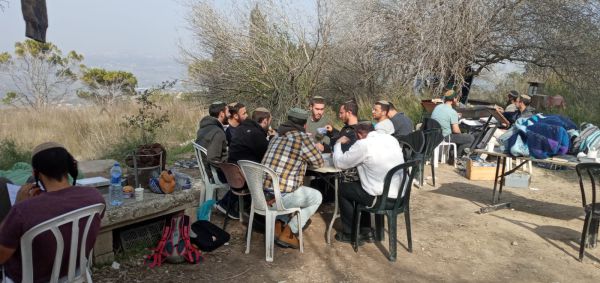 ברקע נסיונות הפינוי: מאות מבקרים מידי יום בחומש