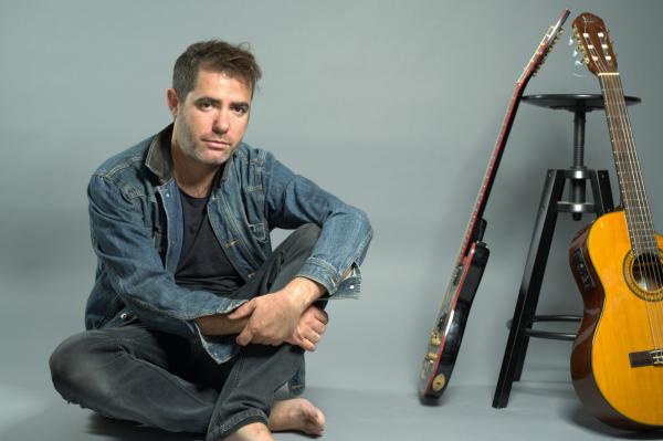 "עבדים": הראל חדד בסינגל על הטירוף של החיים