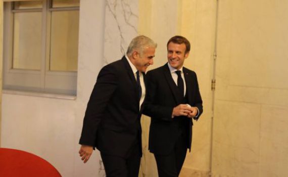 ביקור ראשון כרה"מ: לפיד ייפגש עם מקרון בפריז