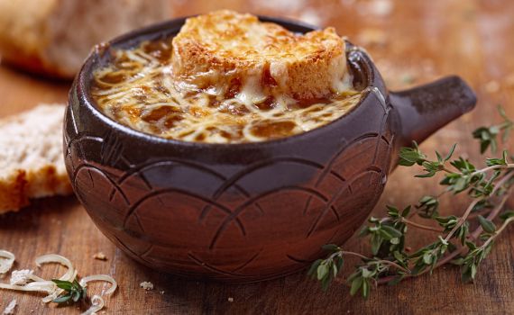 להתפנק על החורף: מרק בצל מוקרם בקלות | מתכון