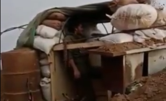 חייל בצבא אסד שר: "יא צלף, תירה בי" – ונורה | צפו